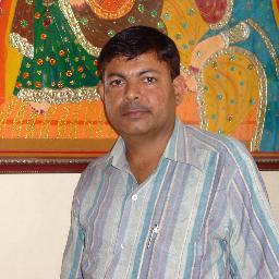 पता नहीं क्यूँ आ गया हूँ इस धरती पर 
फिर भी जीये जा रहा हूँ पागलों की तरह !!