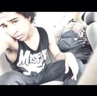Follow us for some CRAZY,LOVE,FUNNY & OF COURSE FREAKY TWEETS AND STORYS ON MB ECT If you want a follow back ASK!.#TeamMindless #Jetsetter, K ? NOW FOLLOW US !!