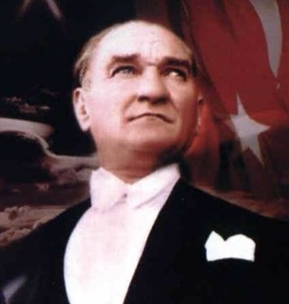 Beşiktaş Kongre Üyesi, kendi capinda amatör bir dusunce adami ve feylesof, aynı zamanda esprili ve hümanist, hasta derecede BEŞİKTAŞ'lı , daha da ne olsun :-)