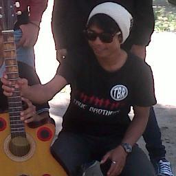 follow me if you want follback.. Just mention ...invite me pin: 2AD3093D