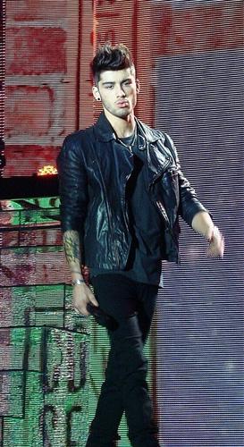 @luxuriatemalik gave you a free follow be gucci and follow her :)