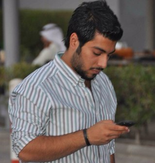 مسلم عربي سعودي نجدي لن تملكني أنثى مع إحترامي لكل أنثى ! فلست ضعيفا ليضعف قلبي ولست مهزوزا لتهتز مشاعري!