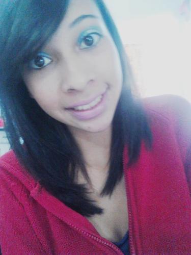 AMO O MC DALESTE , sou geminiana , faço aniversário dia 01 de junho , Namoro com o Anderson e amo ele , minha família e meus amigos . s2