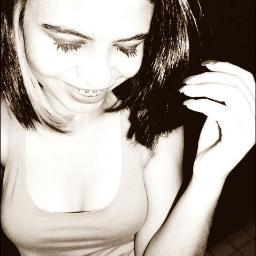 , minha amg MUITO medrosa que eu amo mt mt , e que eu vou correr atrás de ti um dia só pra te ver com medo *o* HAHA s2 / @_hirenegibson