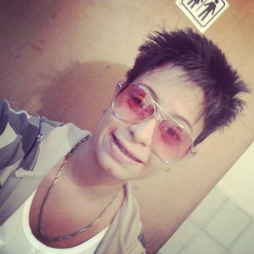 BeloveMusic_'s profile picture. Cuando la vida te presente razones para llorar, demuéstrale que tienes mil y una razones para reír.