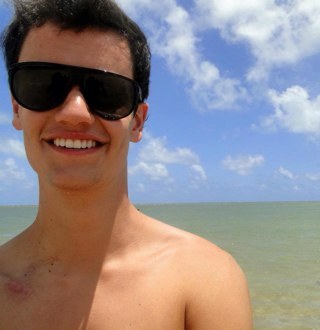 '' Não me pergunte quem sou e não me diga para permanecer o mesmo.''