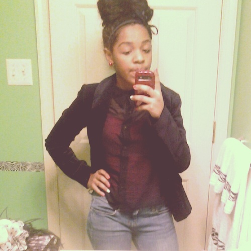 shania . ( white , black , cherokee indian & french . anywayss don't follow to unfollow ! .... fmoi: @ __niaaaaaa