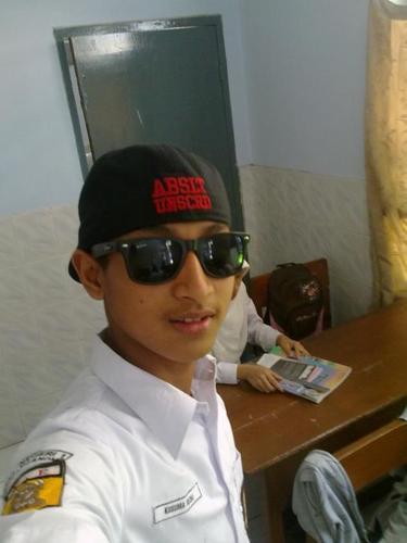 saya orangnya apa adanya,gk liat harta,gak liat dri penampilan.yg penting cinta dan kasih sayangnya tulus dan saling percaya...
pin : 5CAC29A4