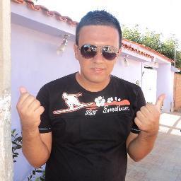 sou  muito feliz criado com minha vó desde pequeno sou um pessoa que lute pelo meus sonhos nunca vou desistir porque sei que deus vai me ajudar porque tenho fé