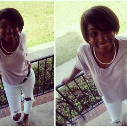 I'm a single & pretty bitchh, follow me and i will follow back (: