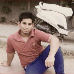 I am DêeÞânshũ Ŝaĩŋi , I want to make new friendz So.....Plz Follow me on Twitter