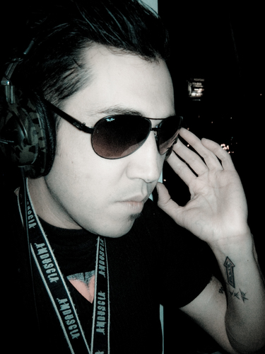 MUTTERFICKERR's profile picture. musico u know!!