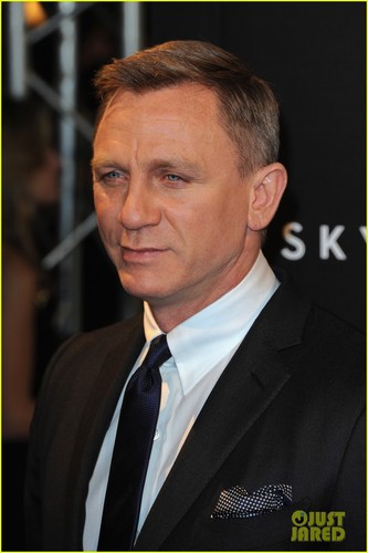 danielcraig87's profile picture. hi its me not real but follow me