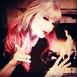 My idol is so gangster you can find her wearing a unicorn tshirt. Speak Now Tour 17.03.12. Red Tour 26.04.13
