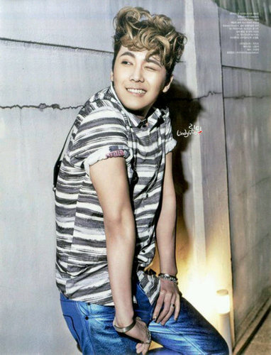 Lead Vocal of FT Island || 90's || Roleplayer of Lee Hong Ki