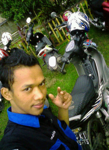 ArisWan41228505's profile picture. 