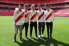 Real Directioner I Love our Snowflake @NiallOfficial Boobear @Louis_Tomlinson Dj Malik @zaynmalik1D Cupcake @Harry_Styles and our Daddy @Real_Liam_Payne.