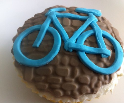 Mientras no transporto txatarra, me muevo en bici que para algo sirven estas piernas, digo yo.