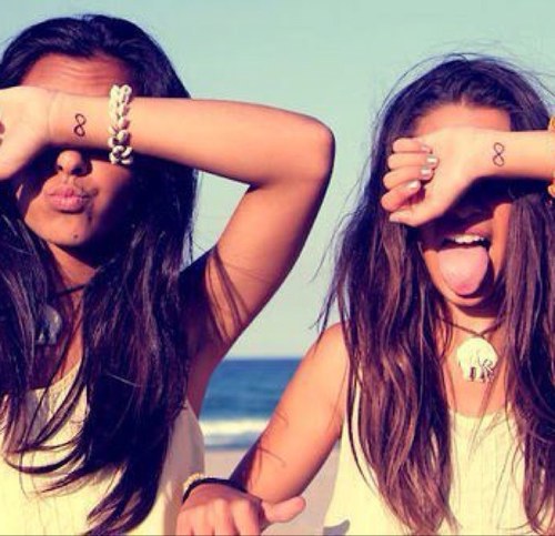 AliciaMont75's profile picture. 