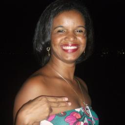Sou amiga, companheira, mulher, mae de Pedro Henrique.
Sou razao e coraçao, sou o q vc faz de mim.