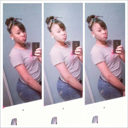 Follow me , I follow back . . . Im pretty asf , singer , and love my followers ♥♥♥