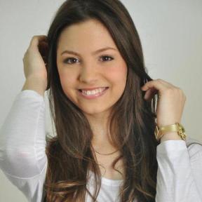 Gente vamos torcer positivamente para , a garota mais legal,carismática,simpática e conquistadora , Sigam e torcam para essa figura de pessoa que é a laís :-)