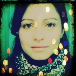 Sou uma pessoa muito feliz e realizada. Sou calma, tenho um marido maravilhoso, carinhoso, companheiro e amigos especiais. Tenho Deus na minha vida.