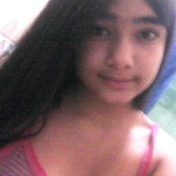A Garota da foto ;} tem 13 anitos,,Canceriana,,só estuda ! 


Sigo  todos de voltA,,!