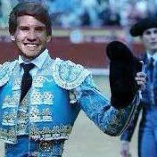 frabermar1's profile picture. Maestro, músico (pianista), amante de la Semana Santa, de una buena sevillana, de encroquetarse en la playa, y de una simple charla comiendo pipas en un banco.