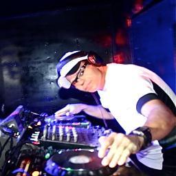 Deejay Edu- Londres - Progressive House and tech electro house.  to the world  ( Of London to Brazil.