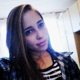 Prazer; Sou a #Alice, uma pessoa com a personalidade mt forte e mt companheira, para conhecer mais é só me seguir :D
