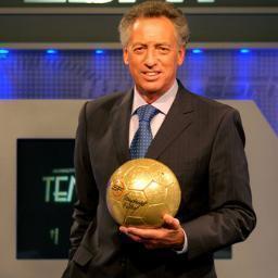IDOLO en el Real Madrid, ahora soy el mejor periodista del mundo, padre adoptivo de MESSI y amante UNICO de la Caprishosa. Fake. Por el mundo con mi Caprishosa