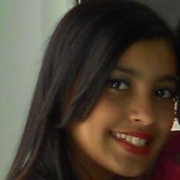 Amo meus amigos e minha família! Coloco Deus em primeiro lugar em TUDO que vou fazer. Gosto de música e quando quero ficar sozinha nem chega perto.♥
