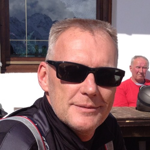 Ex-Turner, Frauenfußball-Sympathisant, Tennisfreund und Skifahrer. dpa-Sportredakteur, aber hier meist privat unterwegs