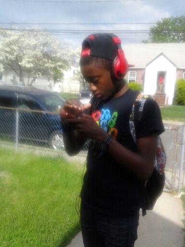 i'm a young rapper and student to h.franck carey.in French je suis un jeune rappeur eleve á carey
