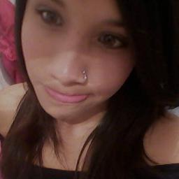 uma menina meiga, que é capaz de fazer você rir
