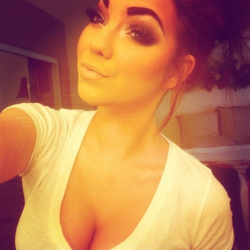 SharriIsakson's profile picture. 