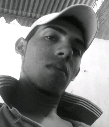 sou legal gosto de conhecer novos amigos,um pouco bravo mais nada q uma boa conversa nao resolva