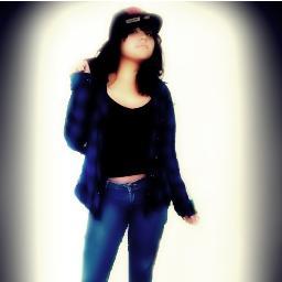 Gabystars23's profile picture. Para ser felices se necesita eliminar dos cosas:  el temor de un mal futuro y el recuerdo de un mal pasado.