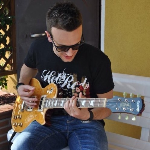 SquiliSnow's profile picture. Kill the ghost that hide in your soul... 
Rock n' Roll!