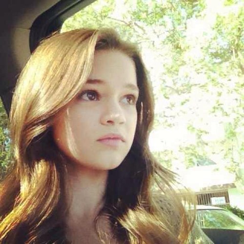 Hey, Younger sister to Paul and lucy...Im shy when you first get to know me. I don't like being Called the baby of the group.