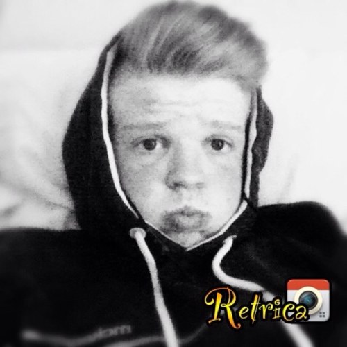 I love football and music3