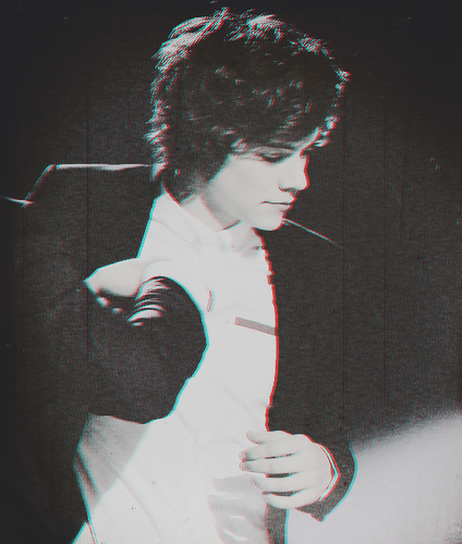 tomlinstrument's profile picture. saved un + free follow from @bookstoreharry :)