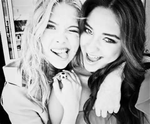 Um twitter de frases, siga e se emocione com as mais variadas frases sobre amizade ღ