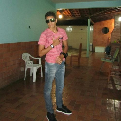 Follow me on Tumblr: http://t.co/U9MxopuzM8  :) Rodrigo Lins s2 *-*