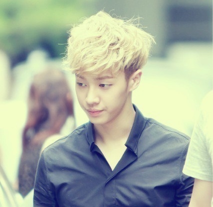 ผมน่ารัก น่าก(อ)ด ทักผมได้น้า ^^ ผมไม่หยิ่ง ผมรักพวกคุณน่ะครับ #ยิ้มหวาน ฟอลผมกันเยอะๆน้าคับ ♥`