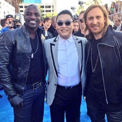 Uhmm 
Austin #PHOTOBOMBING