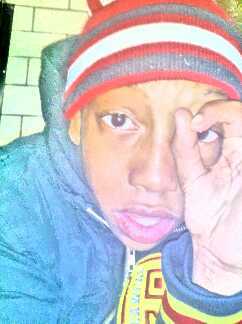 Follow Me...I Hoop.....Im Cuteee.....And I Stay Flee......; )