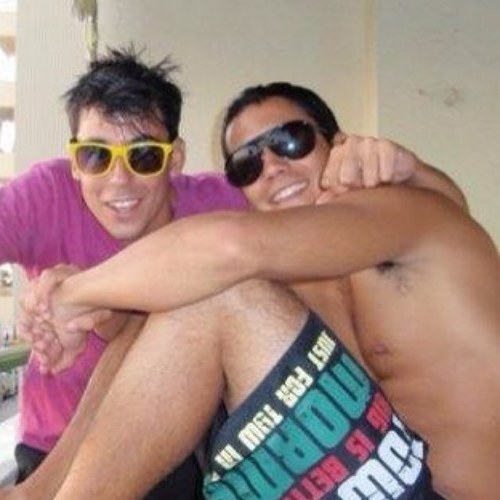 vive y disfruta la vida. soltero en busca de un amor.. el surf es lo mejor............ Buena vibraaa!!!!!!