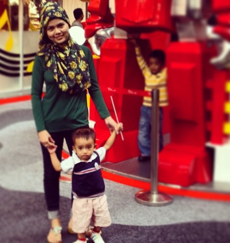 @antok_kenthir wife n Sebastian's mother ♥